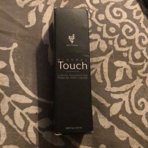 New-Younique mineral touch liquid foundation